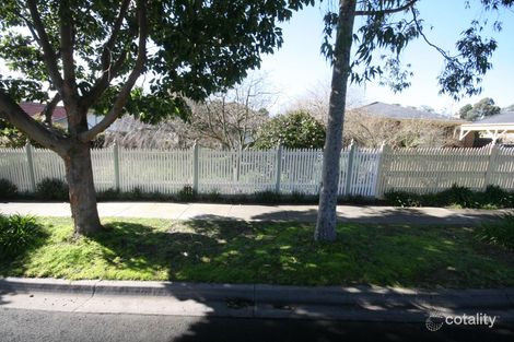 52 Blazey Rd, Croydon South, VIC 3136