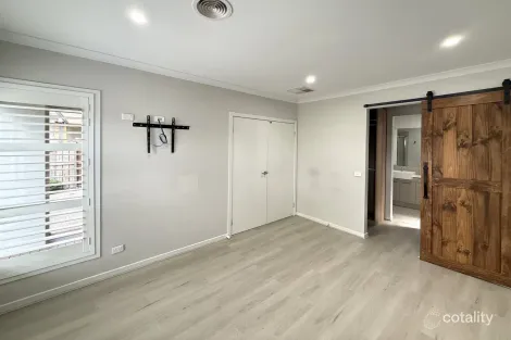 Property photo of 24 Eaglecrest Avenue Fraser Rise VIC 3336