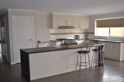 Property photo of 30 Kingsfield Crescent Lynbrook VIC 3975
