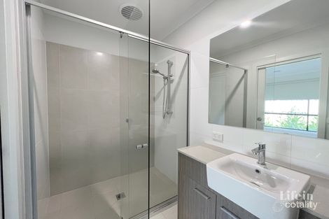 Property photo of 20 Lavinia Street Greenvale VIC 3059