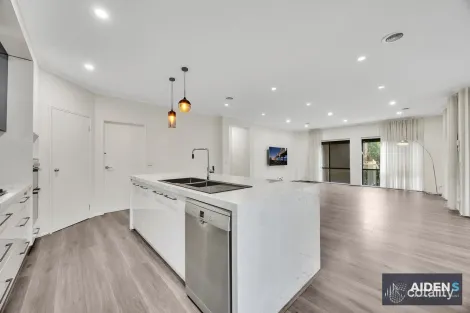 Property photo of 19 The Close Caroline Springs VIC 3023