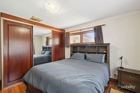 Property photo of 10 Kathleen Close Maida Vale WA 6057