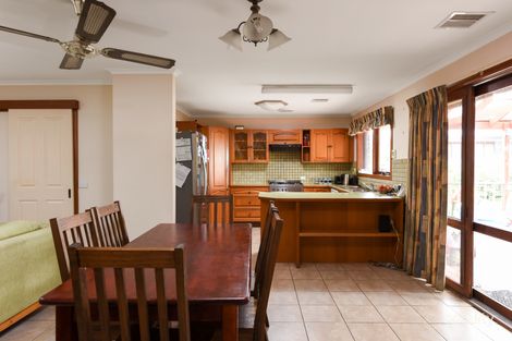 Property photo of 25 Dorchester Crescent Carrum Downs VIC 3201