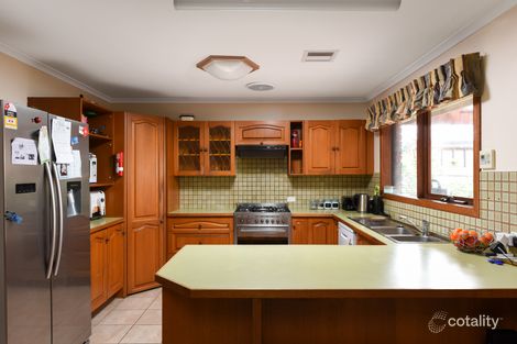 Property photo of 25 Dorchester Crescent Carrum Downs VIC 3201