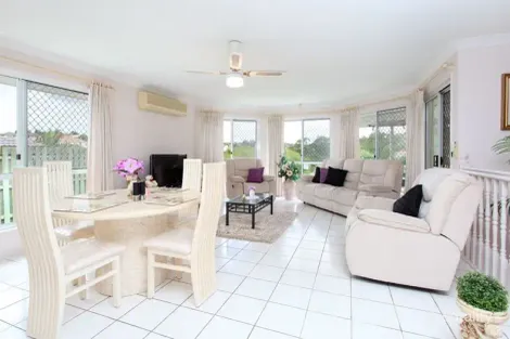 Property photo of 16 Oak Place Mackenzie QLD 4156