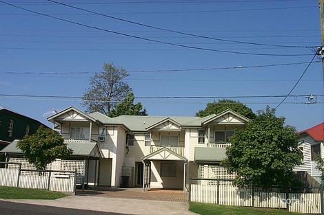 50 Cameron St, Fairfield, QLD 4103