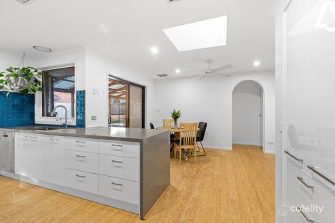 Property photo of 32 Dorchester Crescent Carrum Downs VIC 3201