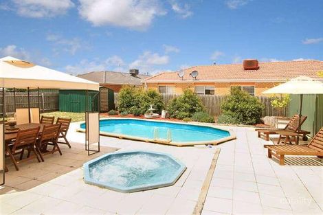 31 Wrigley Cres, Roxburgh Park, VIC 3064
