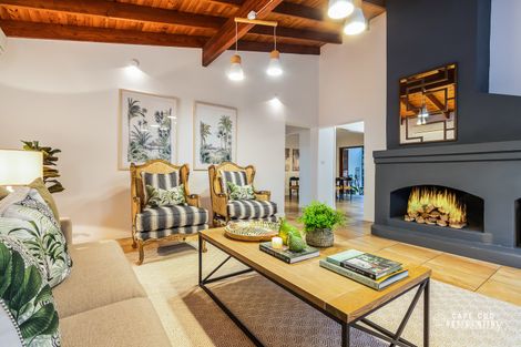 18 Naretha St, Carindale, QLD 4152