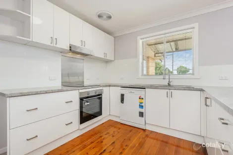 Property photo of 423 Pine Avenue Lavington NSW 2641