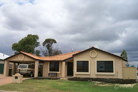 13 Reveley Cl, Seville Grove, WA 6112