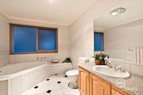 Property photo of 4 Nimary Court Eltham North VIC 3095