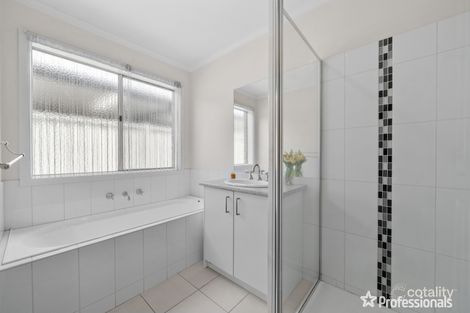 Property photo of 19 David Circuit Hillside VIC 3037