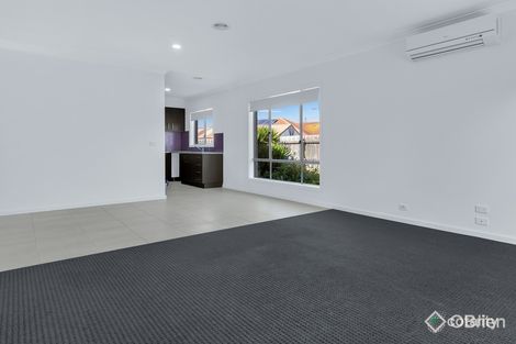 Property photo of 2/3 Fishburn Grove Harkness VIC 3337