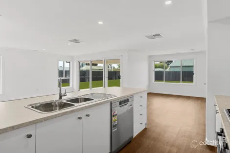 Property photo of 30 Lewis Crescent Finley NSW 2713