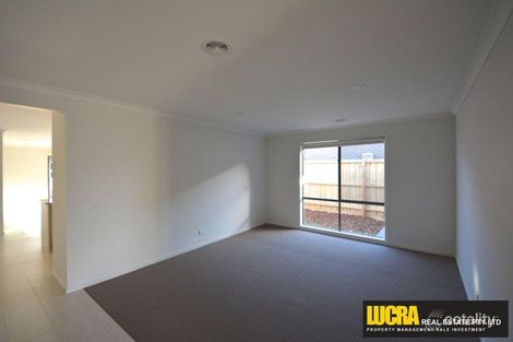 Property photo of 10 Eynesbury View Wollert VIC 3750