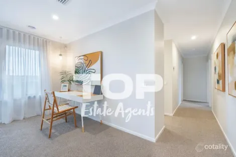 Property photo of 10 Baxter Street Clyde North VIC 3978