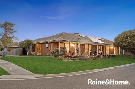 11 Lansell Dr, Cranbourne North, VIC 3977