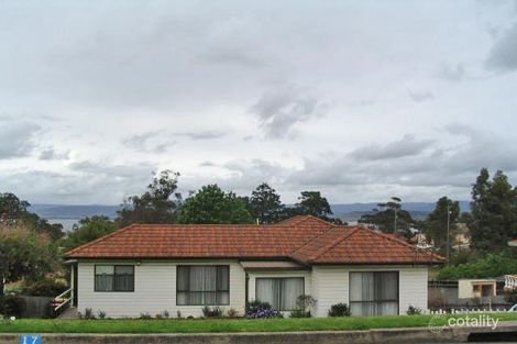 17 Gloria Cres, Lake Heights, NSW 2502