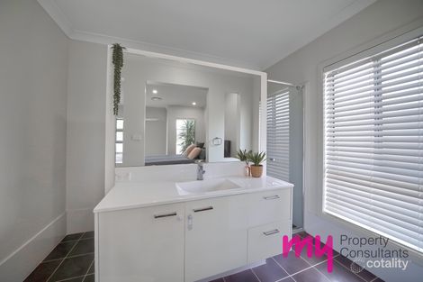 Property photo of 10 Adams Circuit Elderslie NSW 2570