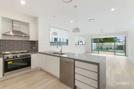 2/84 Palm Beach Ave, Palm Beach, QLD 4221