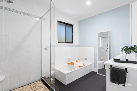 Property photo of 40 Sandpiper Street Wellington Point QLD 4160