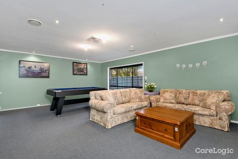 Property photo of 3 Collett Rise Endeavour Hills VIC 3802