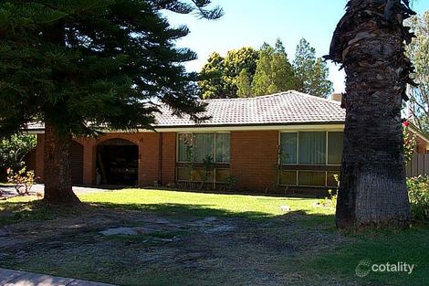 4 Regency Dr, Thornlie, WA 6108