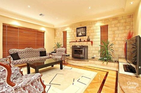Property photo of 18 Madeira Court Roxburgh Park VIC 3064