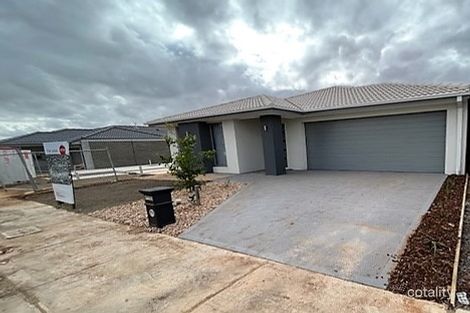 18 Provincial Cct, Deanside, VIC 3336