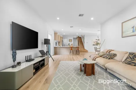 Property photo of 2/15 Packham Crescent Glen Waverley VIC 3150