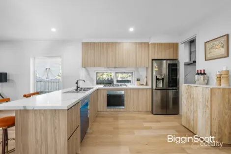 Property photo of 2/15 Packham Crescent Glen Waverley VIC 3150
