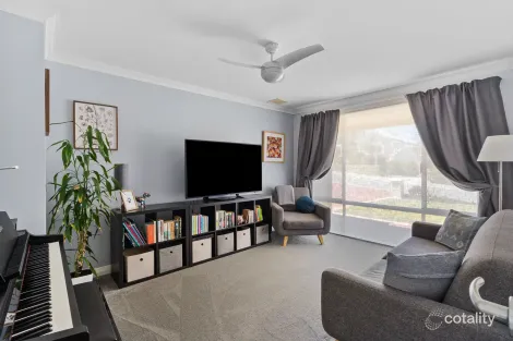 Property photo of 8 Cunderdin Loop Dawesville WA 6211