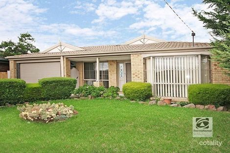 2 Navarre Dr, Cranbourne West, VIC 3977