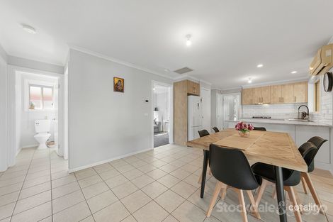 Property photo of 2 Tauna Place Cranbourne West VIC 3977