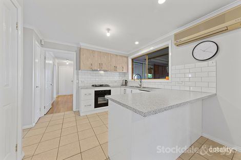 Property photo of 2 Tauna Place Cranbourne West VIC 3977