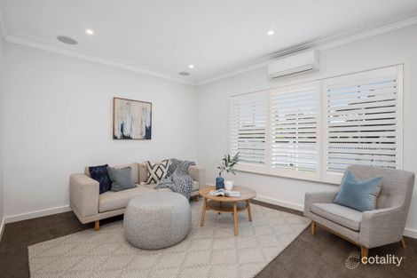 Property photo of 11 Scarlet Street Mordialloc VIC 3195