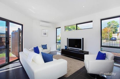 Property photo of 2/13 Stayner Grove Moorabbin VIC 3189