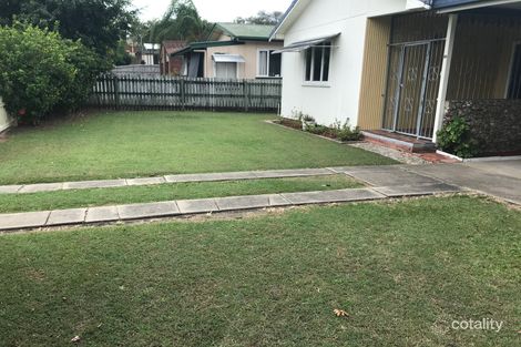 18 Chirn Cres, Labrador, QLD 4215