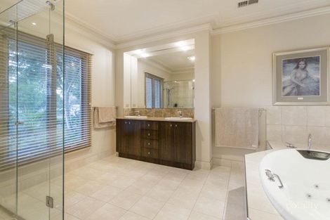 Property photo of 32 Waterside Drive Waterways VIC 3195