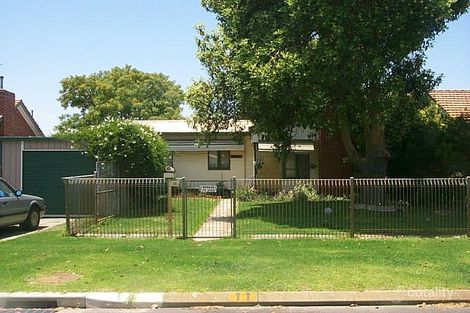 11 Comino St, Cloverdale, WA 6105