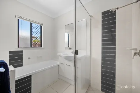 Property photo of 33 Angor Road Trinity Park QLD 4879