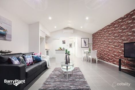 Property photo of 16 Viewrise Walk Craigieburn VIC 3064