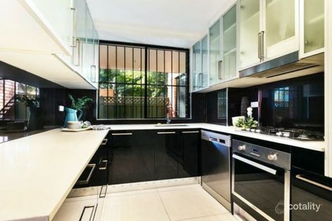 Property photo of 2/2-26 Wattle Crescent Pyrmont NSW 2009