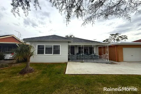 Property photo of 8 Cyprus Street Macquarie Fields NSW 2564