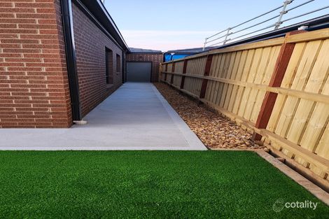 Property photo of 18 Gecko Crescent Clyde North VIC 3978