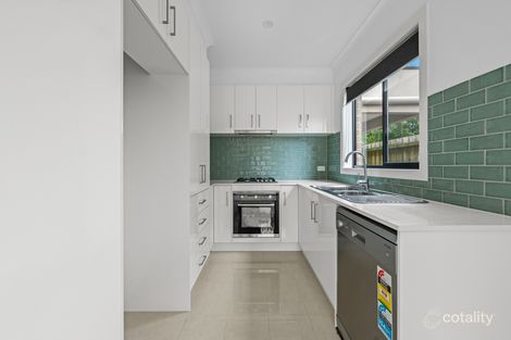 Property photo of 4/30-32 Parkland Avenue Hampton Park VIC 3976