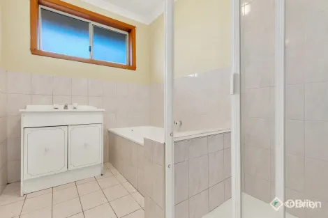 Property photo of 2 Pamela Court Werribee VIC 3030