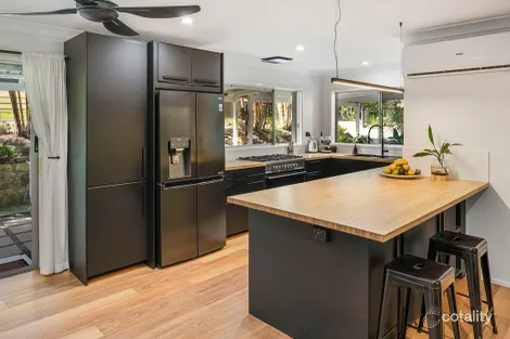 Property photo of 8 Woodlands Court Mooloolah Valley QLD 4553