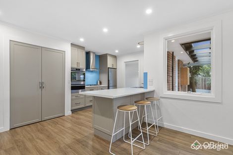 Property photo of 40 Thomas Mitchell Drive Endeavour Hills VIC 3802